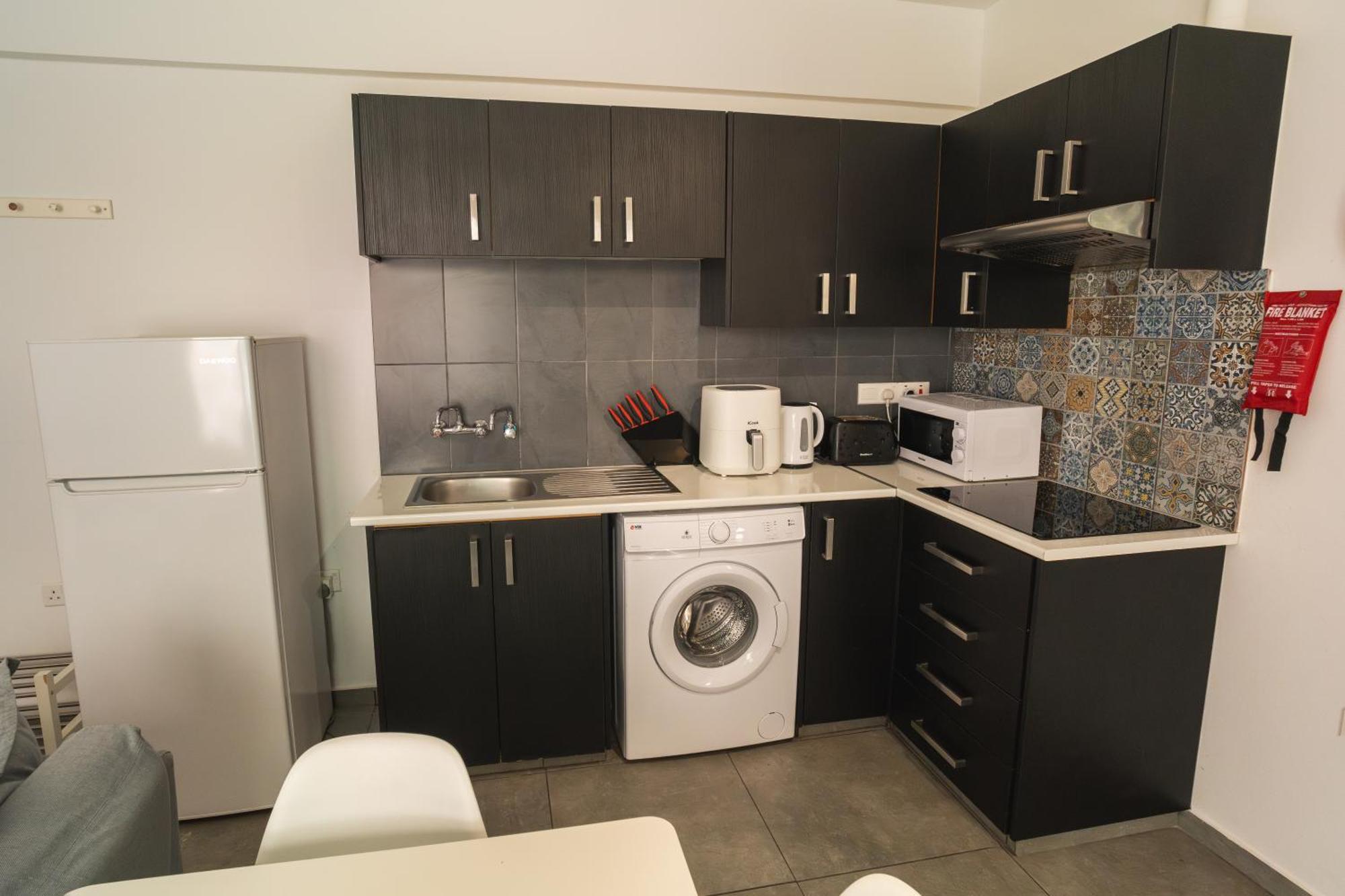 Kave Blue Mackenzie 1 Bdr Flat With Pool Lárnaca Exterior foto