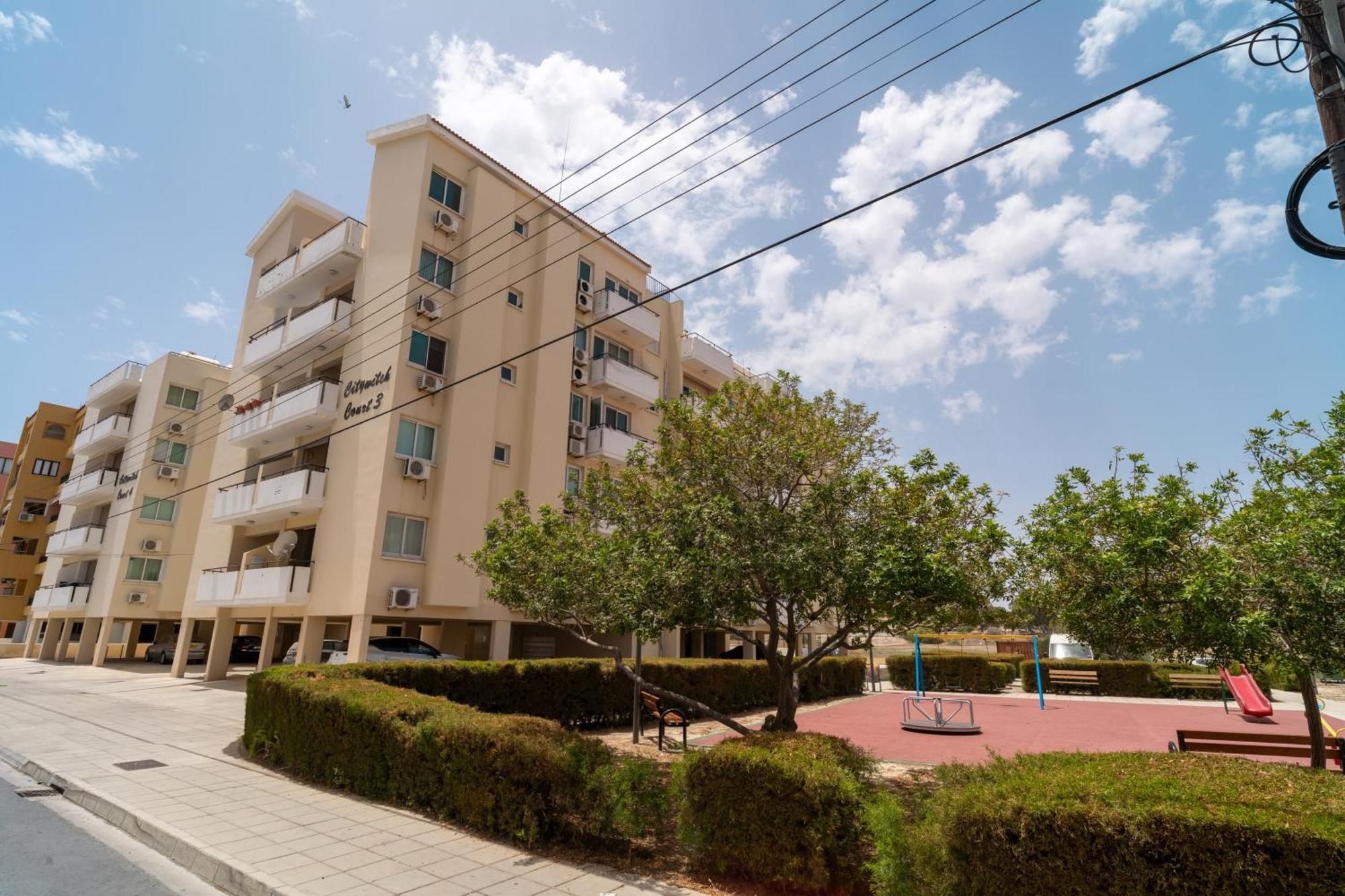 Kave Blue Mackenzie 1 Bdr Flat With Pool Lárnaca Exterior foto